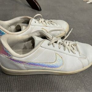 Nike Low rise White Sneakers with Iridescent Nike Logo US 9